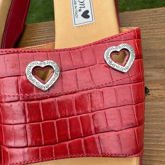 Brighton size 6.5 Yoko Red Croc Embossed Leather Slide Sandals w/ Heart Charms - Picture 7 of 8